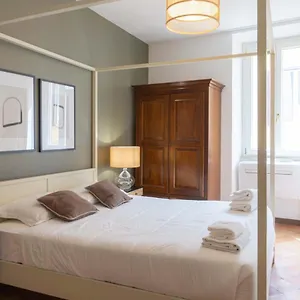 https://piazza-navona-charming-rome.it-romehotels.com